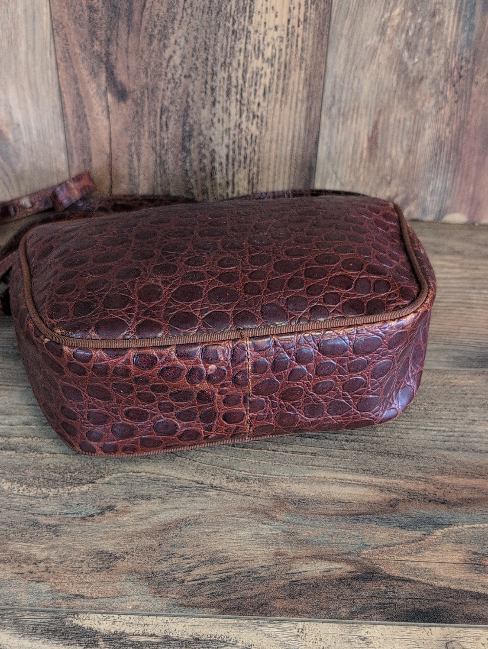 Salvatore Ferragamo Vara Ribbo Crocodile Embossed Leather Shoulder Crossboy Bag - Picture 12 of 13